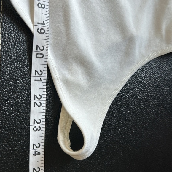 Aritzia BABATON WHITE BODYSUIT HERS White Seamless Thong Back Sz XS - Picture 9 of 9